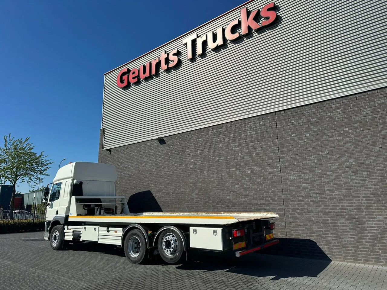 DAF CF 410 6X2 M4SN3 OPRIJWAGEN / MACHINE TRANSPORTE - Autószállító teherautó: 3 kép. DAF CF 410 6X2 M4SN3 OPRIJWAGEN / MACHINE TRANSPORTE - Autószállító teherautó: 3 kép.