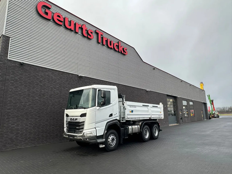 DAF XFC 480 FAT 6X4 + 3 ZIJDIGE KIPPER/TIPPER BORD MATIC - Billenőplatós teherautó: 2 kép. DAF XFC 480 FAT 6X4 + 3 ZIJDIGE KIPPER/TIPPER BORD MATIC - Billenőplatós teherautó: 2 kép.