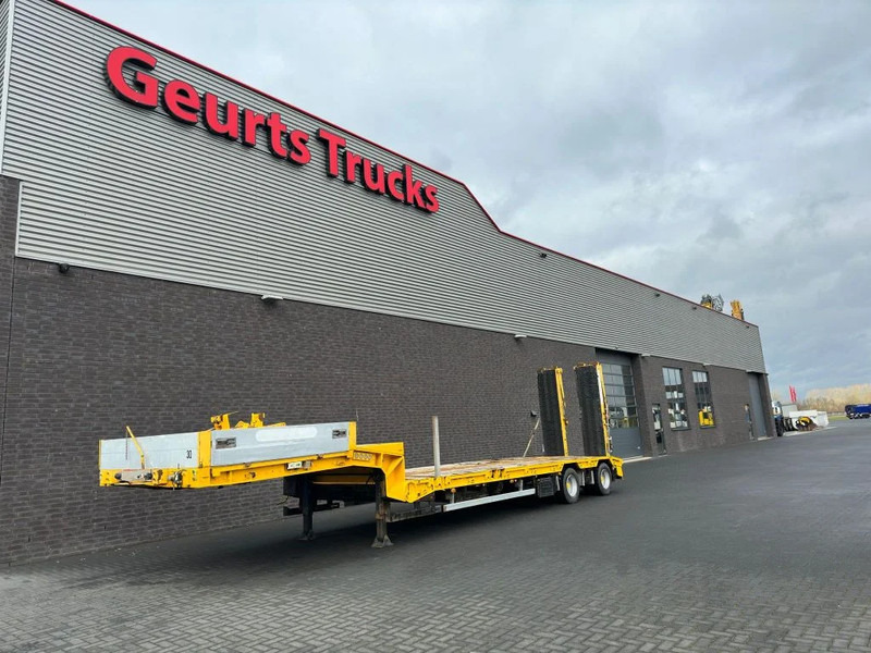 Goldhofer STZ-L2-22/80A SEMI LOWLOADER/DIEPLADER/TIEFLADER - Félpótkocsi mélybölcsős: 2 kép. Goldhofer STZ-L2-22/80A SEMI LOWLOADER/DIEPLADER/TIEFLADER - Félpótkocsi mélybölcsős: 2 kép.