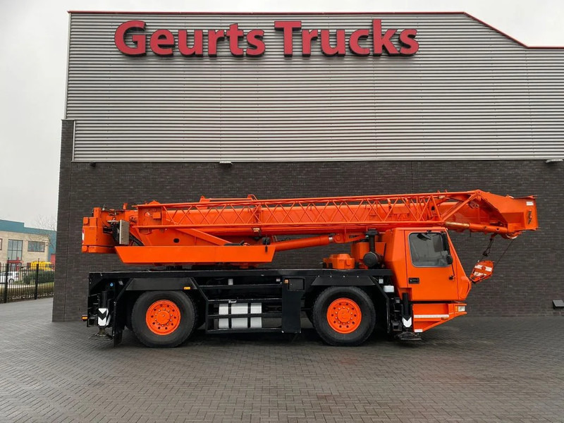 Grove GMK 2035 E + JIB KRAAN/KRAN/CRANE/GRUA - Terepjáró autódaru: 4 kép. Grove GMK 2035 E + JIB KRAAN/KRAN/CRANE/GRUA - Terepjáró autódaru: 4 kép.