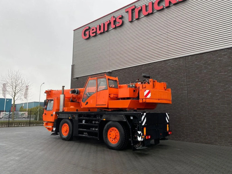 Grove GMK 2035 E + JIB KRAAN/KRAN/CRANE/GRUA - Terepjáró autódaru: 3 kép. Grove GMK 2035 E + JIB KRAAN/KRAN/CRANE/GRUA - Terepjáró autódaru: 3 kép.