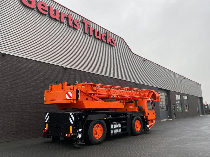 Grove GMK 2035 E + JIB KRAAN/KRAN/CRANE/GRUA - Terepjáró autódaru: 5 kép. Grove GMK 2035 E + JIB KRAAN/KRAN/CRANE/GRUA - Terepjáró autódaru: 5 kép.