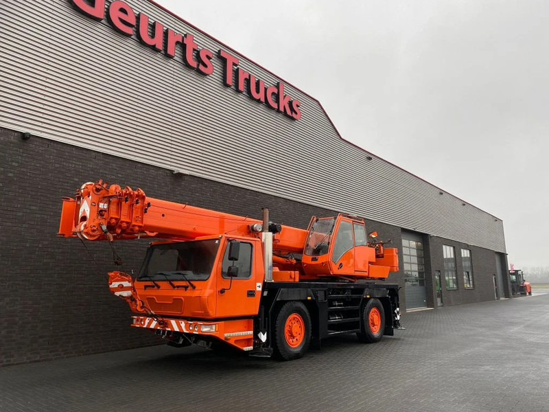 Grove GMK 2035 E + JIB KRAAN/KRAN/CRANE/GRUA - Terepjáró autódaru: 2 kép. Grove GMK 2035 E + JIB KRAAN/KRAN/CRANE/GRUA - Terepjáró autódaru: 2 kép.