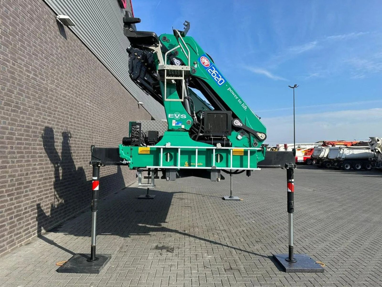 HMF VARIOFRAME 2620 K7 KRAAN/KRAN/CRANE/GR - Darus autó: 4 kép. HMF VARIOFRAME 2620 K7 KRAAN/KRAN/CRANE/GR - Darus autó: 4 kép.