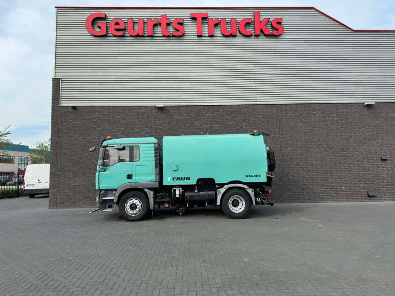 MAN TGM 18.240 4X2 + FAUN VIAJET 6R/HS SWEEPING TRUCK/ KEHRMASCHINE/VEEGWAGEN/FAHRBAHNREINIGER - Utcaseprő gép: 1 kép. MAN TGM 18.240 4X2 + FAUN VIAJET 6R/HS SWEEPING TRUCK/ KEHRMASCHINE/VEEGWAGEN/FAHRBAHNREINIGER - Utcaseprő gép: 1 kép.
