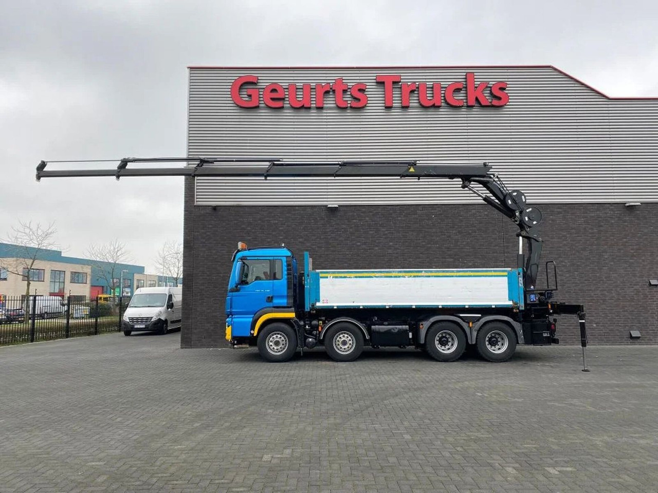 MAN TGS 35.480 8X4 KIPPER/TIPPER + HMF 2620-K5 KRAAN - Billenőplatós teherautó, Darus autó: 1 kép. MAN TGS 35.480 8X4 KIPPER/TIPPER + HMF 2620-K5 KRAAN - Billenőplatós teherautó, Darus autó: 1 kép.