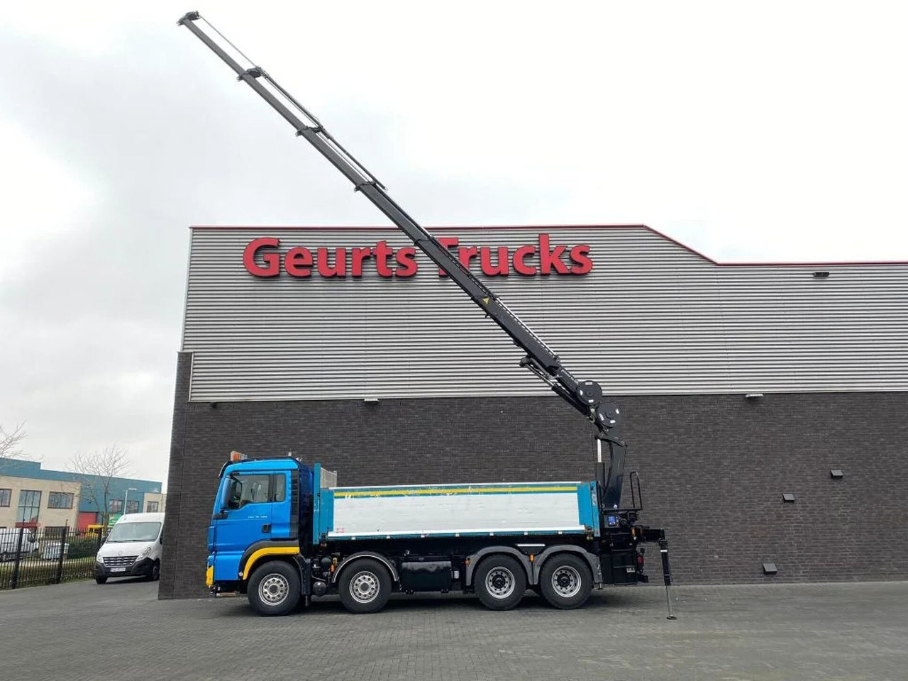 MAN TGS 35.480 8X4 KIPPER/TIPPER + HMF 2620-K5 KRAAN - Billenőplatós teherautó, Darus autó: 2 kép. MAN TGS 35.480 8X4 KIPPER/TIPPER + HMF 2620-K5 KRAAN - Billenőplatós teherautó, Darus autó: 2 kép.