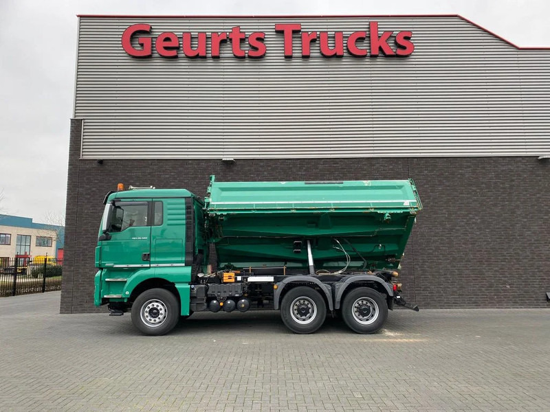 MAN TGX 26.560 6X4 BB + 3 ZIJDIGE KIPPER/TIPPER BORD MATIC - Billenőplatós teherautó: 4 kép. MAN TGX 26.560 6X4 BB + 3 ZIJDIGE KIPPER/TIPPER BORD MATIC - Billenőplatós teherautó: 4 kép.
