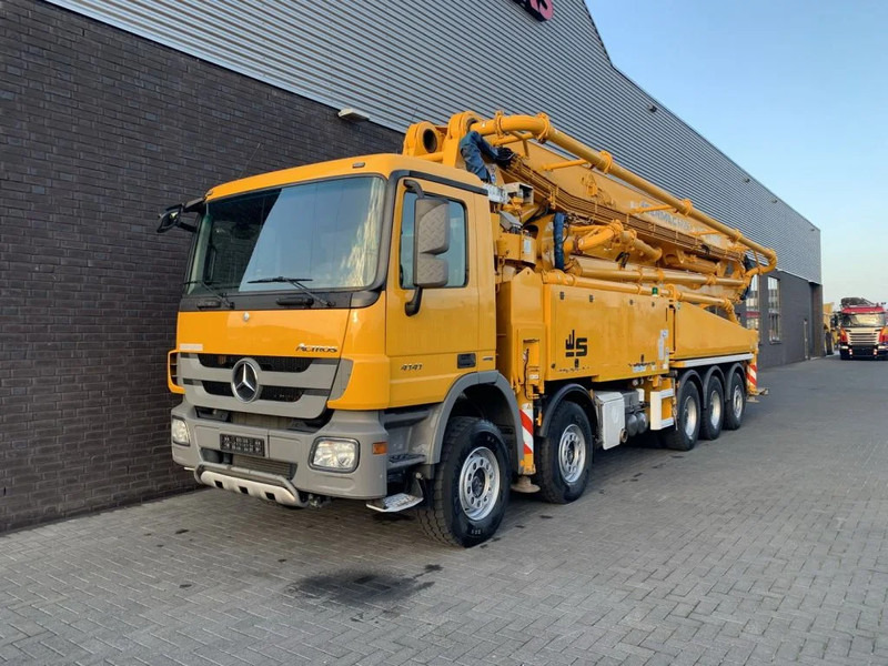 Mercedes-Benz Actros 5041 10X4 + SERMAC 6 RZ 56 METER CONCRETE PUMP - Betonpumpa: 2 kép. Mercedes-Benz Actros 5041 10X4 + SERMAC 6 RZ 56 METER CONCRETE PUMP - Betonpumpa: 2 kép.