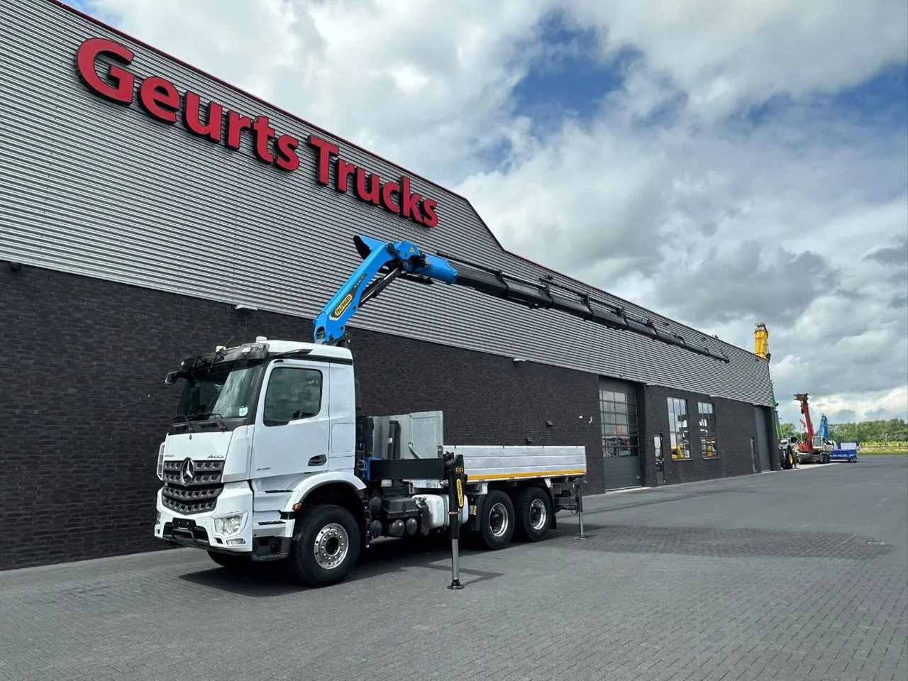 Mercedes-Benz Arocs 3351 963-2-E 6X4 KIPPER / TIPPER + PALFING - Darus autó: 2 kép. Mercedes-Benz Arocs 3351 963-2-E 6X4 KIPPER / TIPPER + PALFING - Darus autó: 2 kép.