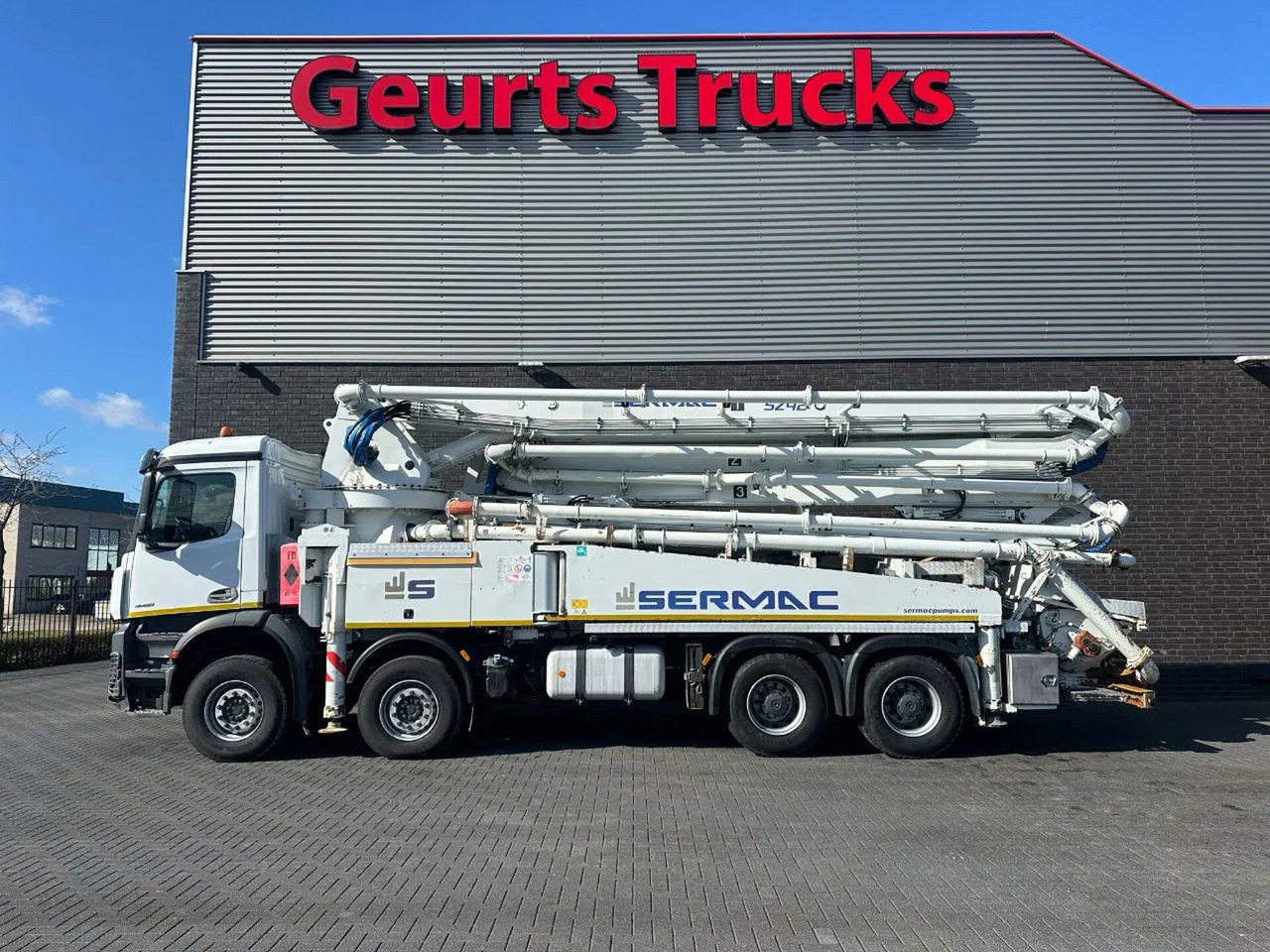 Mercedes-Benz Arocs 4451 8X4 + SERMAC 5Z42 BETONPOMP/BETONPUMP - Betonpumpa: 1 kép. Mercedes-Benz Arocs 4451 8X4 + SERMAC 5Z42 BETONPOMP/BETONPUMP - Betonpumpa: 1 kép.