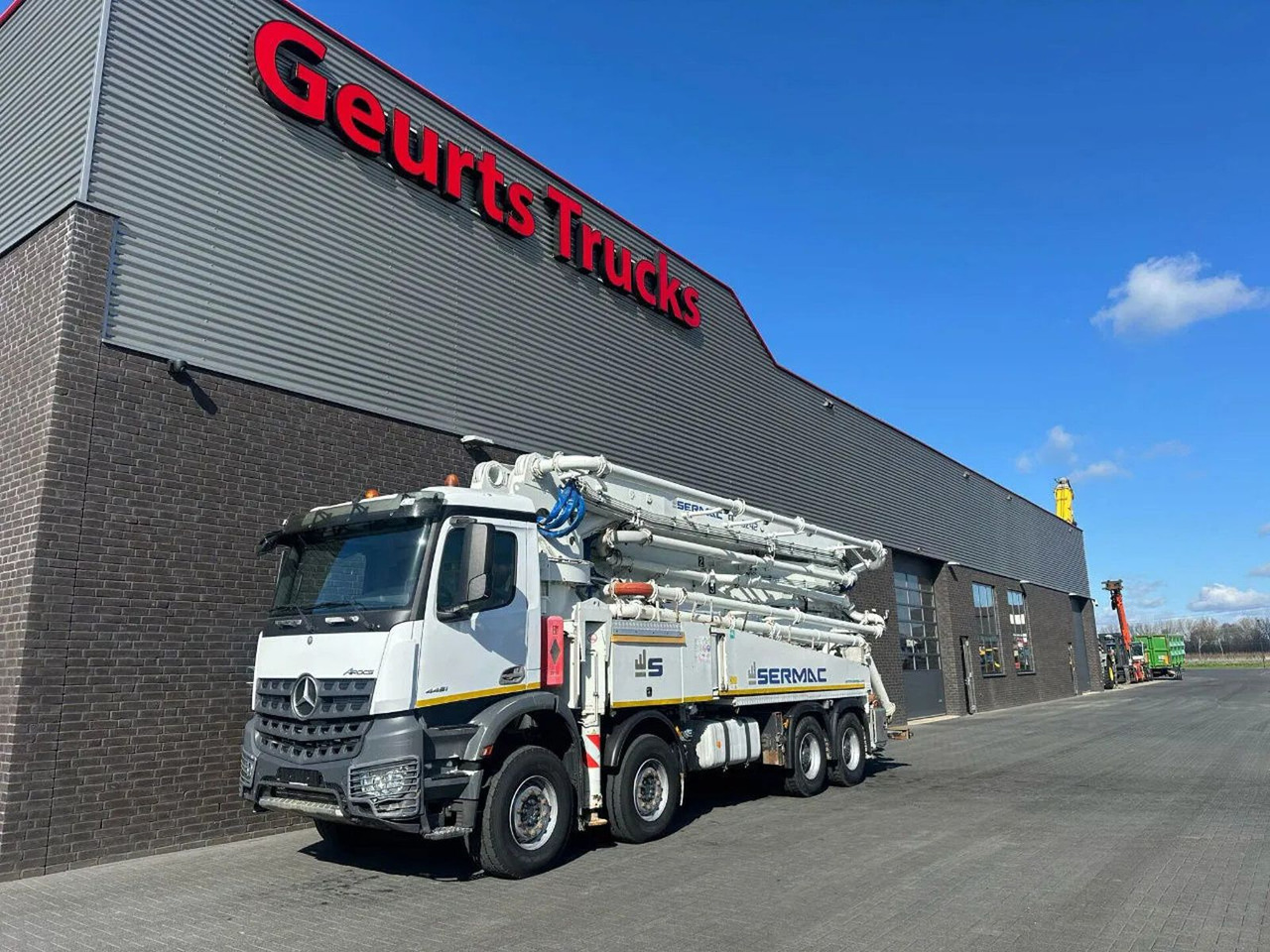 Mercedes-Benz Arocs 4451 8X4 + SERMAC 5Z42 BETONPOMP/BETONPUMP - Betonpumpa: 2 kép. Mercedes-Benz Arocs 4451 8X4 + SERMAC 5Z42 BETONPOMP/BETONPUMP - Betonpumpa: 2 kép.
