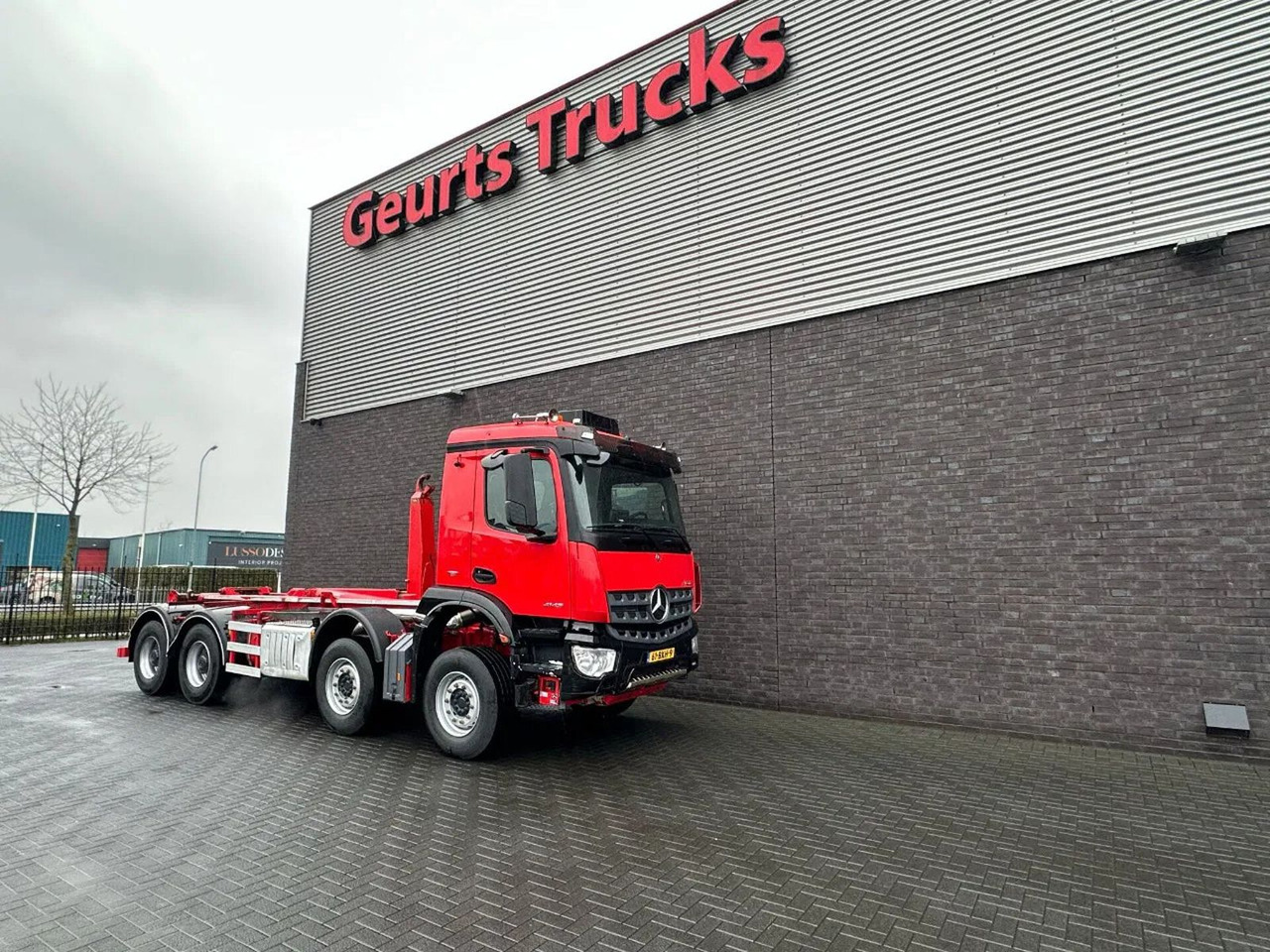 Mercedes-Benz Arocs 8X4 VDL S-30-6600 HAAKARMSYSTEEM/ABROLLKIP - Horgos rakodó teherautó: 5 kép. Mercedes-Benz Arocs 8X4 VDL S-30-6600 HAAKARMSYSTEEM/ABROLLKIP - Horgos rakodó teherautó: 5 kép.