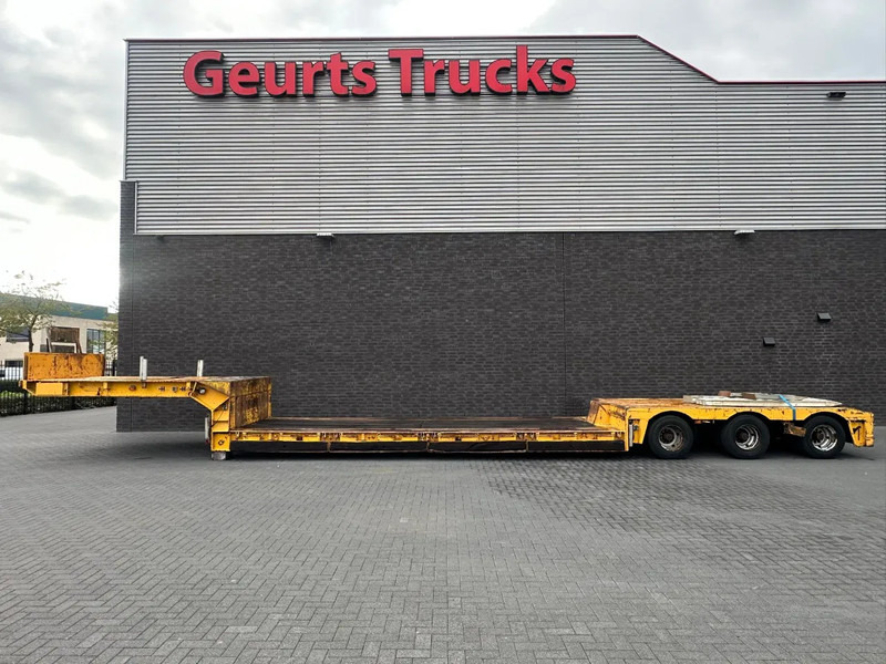 Nooteboom EURO-48-03 DIEPLADER / TIEFLADER / LOW LOADER MET HYDRAULISCH VERING EN STUURASSEN - Félpótkocsi mélybölcsős: 1 kép. Nooteboom EURO-48-03 DIEPLADER / TIEFLADER / LOW LOADER MET HYDRAULISCH VERING EN STUURASSEN - Félpótkocsi mélybölcsős: 1 kép.