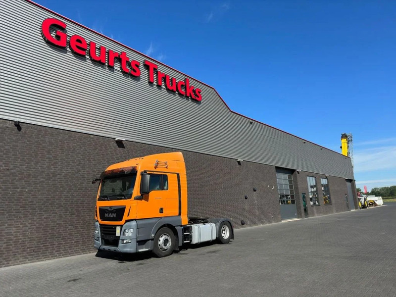 MAN TGX 18.460 4X2 TREKKER/TRACTOR/SZM EURO 6 - Nyergesvontató: 2 kép. MAN TGX 18.460 4X2 TREKKER/TRACTOR/SZM EURO 6 - Nyergesvontató: 2 kép.
