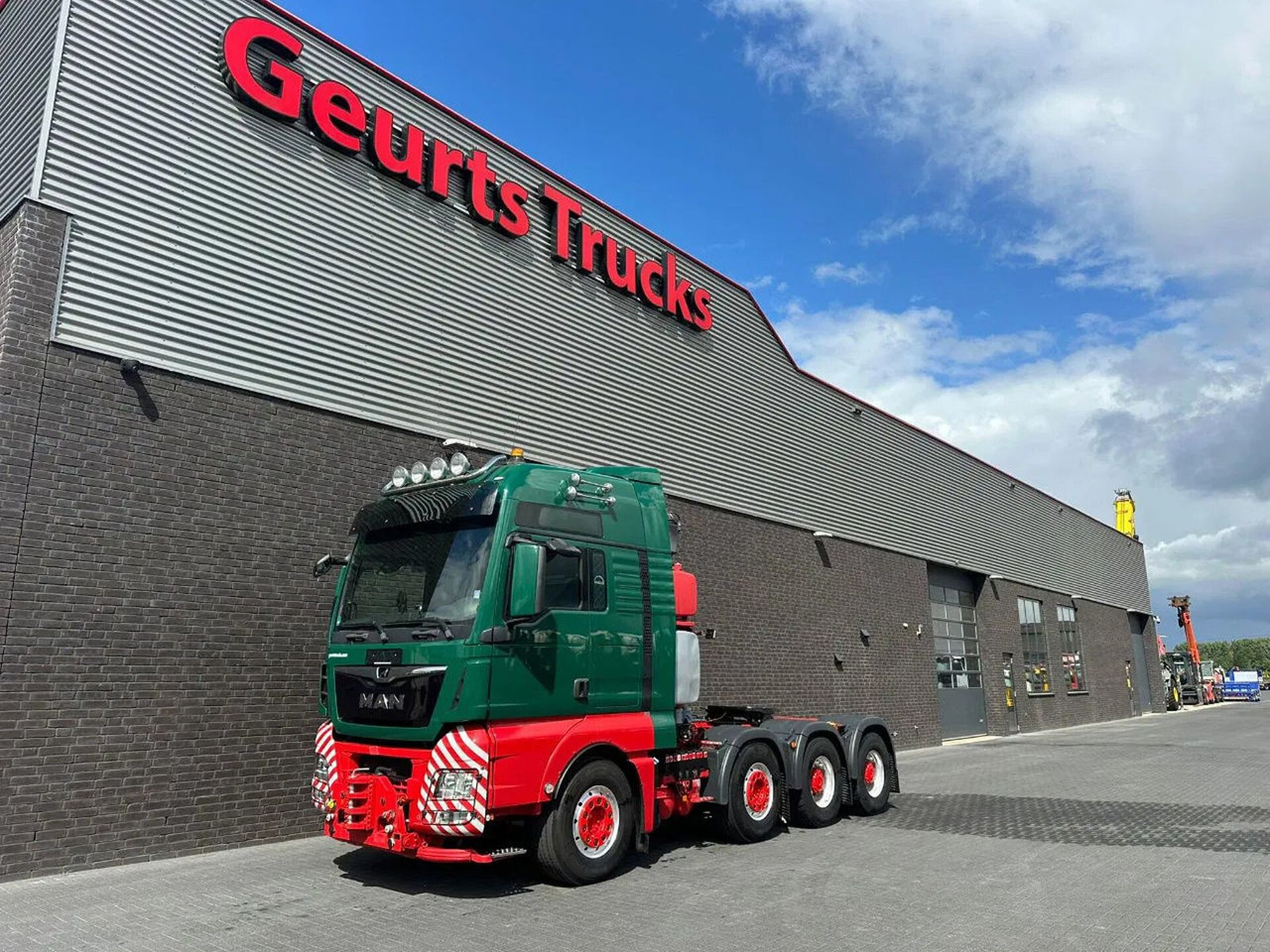 MAN TGX 41.640 8X4/4 BBS HEAVY DUTY TRACTOR 500 TONS - Nyergesvontató: 2 kép. MAN TGX 41.640 8X4/4 BBS HEAVY DUTY TRACTOR 500 TONS - Nyergesvontató: 2 kép.