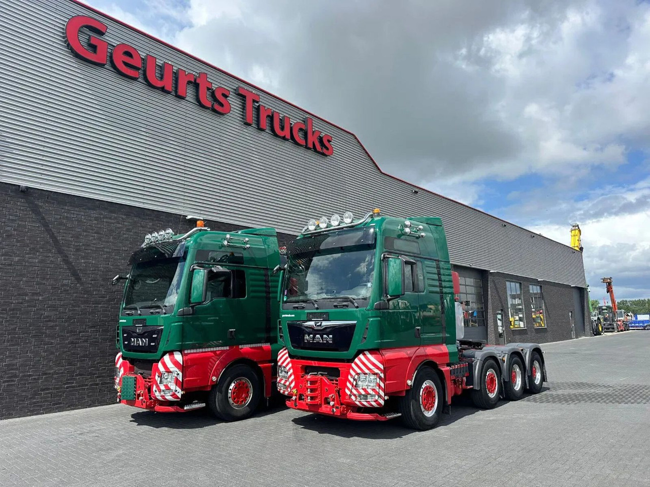MAN TGX 41.640 8X4/4 BBS HEAVY DUTY TRACTORS 500 TON - Nyergesvontató: 1 kép. MAN TGX 41.640 8X4/4 BBS HEAVY DUTY TRACTORS 500 TON - Nyergesvontató: 1 kép.