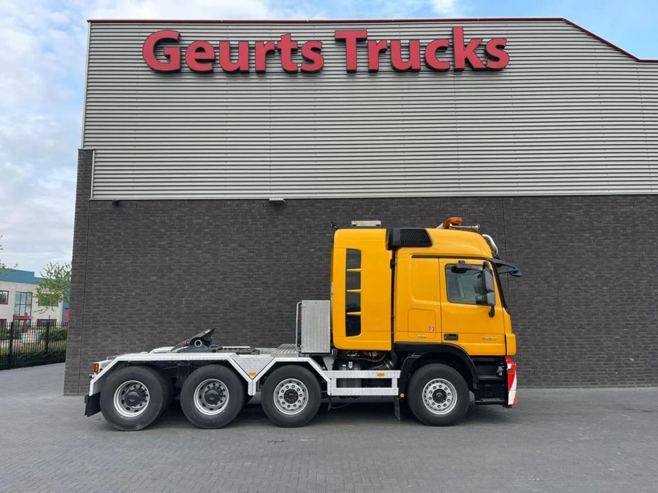 Mercedes-Benz Actros 4165 V8 8X4 SLT TITAN HEAVY DUTY TRACTOR/ - Nyergesvontató: 4 kép. Mercedes-Benz Actros 4165 V8 8X4 SLT TITAN HEAVY DUTY TRACTOR/ - Nyergesvontató: 4 kép.