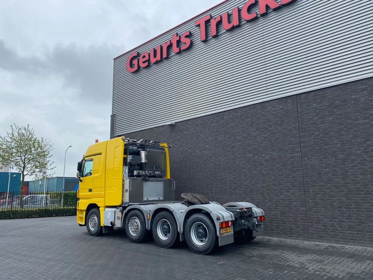 Mercedes-Benz Actros 4165 V8 8X4 SLT TITAN HEAVY DUTY TRACTOR - Nyergesvontató: 3 kép. Mercedes-Benz Actros 4165 V8 8X4 SLT TITAN HEAVY DUTY TRACTOR - Nyergesvontató: 3 kép.
