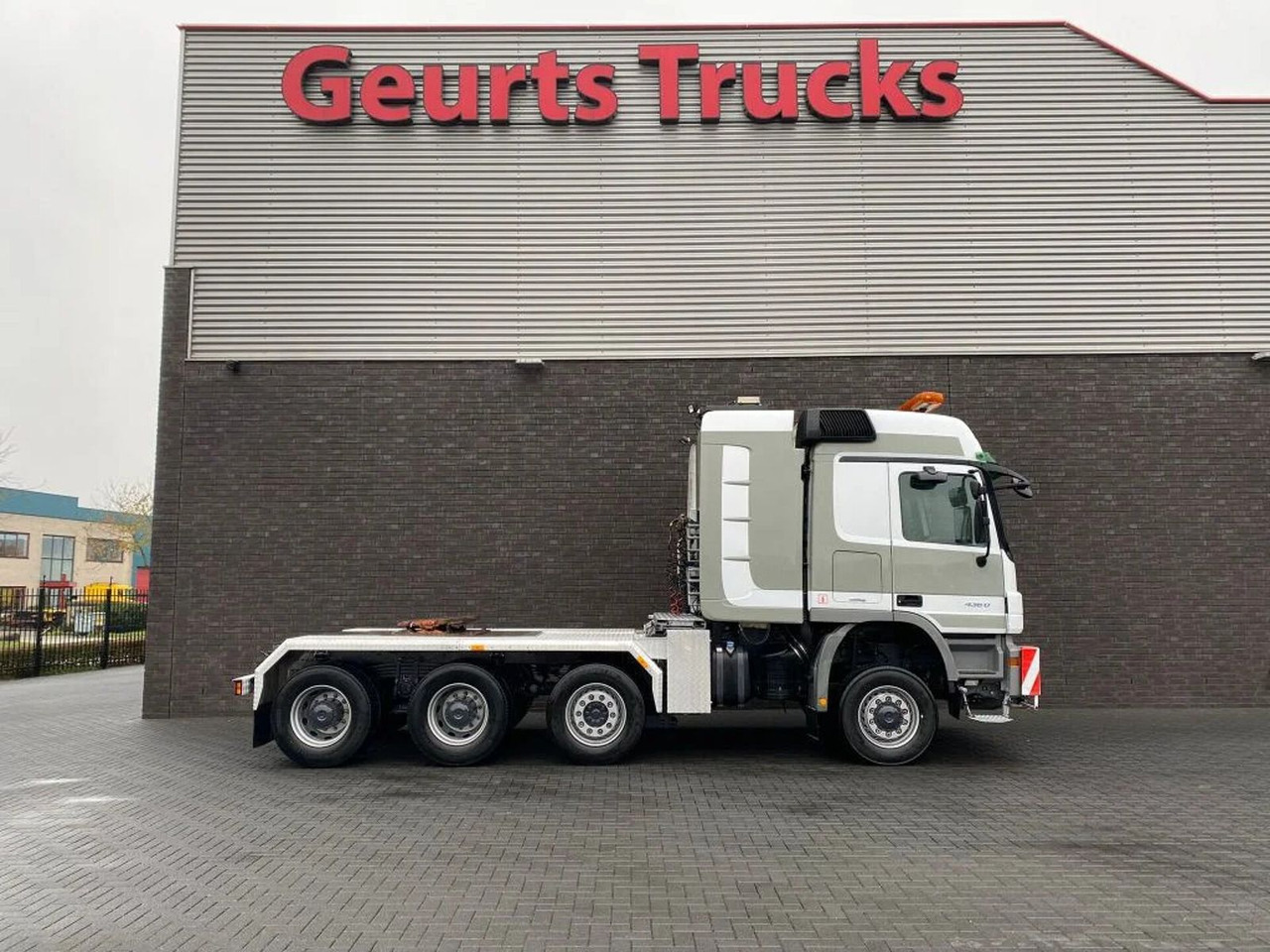 Mercedes-Benz Actros 4360 V8 8X6 V8 SLT TITAN HEAVY DUTY TRACT - Nyergesvontató: 4 kép. Mercedes-Benz Actros 4360 V8 8X6 V8 SLT TITAN HEAVY DUTY TRACT - Nyergesvontató: 4 kép.