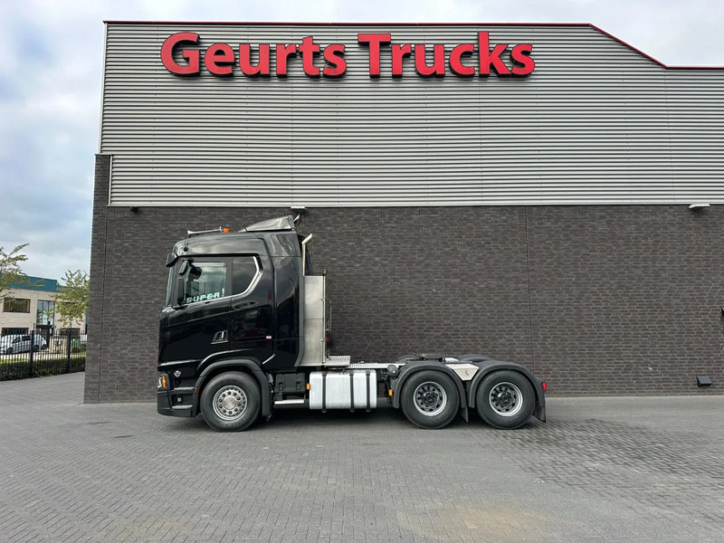 Scania S520 6X4 HEAVY DUTY TRACTOR/TREKKER/SZM - Nyergesvontató: 1 kép. Scania S520 6X4 HEAVY DUTY TRACTOR/TREKKER/SZM - Nyergesvontató: 1 kép.