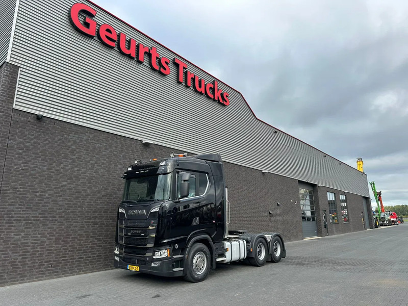 Scania S520 6X4 HEAVY DUTY TRACTOR/TREKKER/SZM - Nyergesvontató: 2 kép. Scania S520 6X4 HEAVY DUTY TRACTOR/TREKKER/SZM - Nyergesvontató: 2 kép.