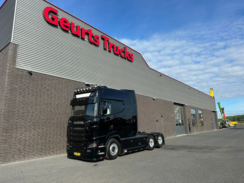 Scania S660 V8 6X2 LONGLINE SPECIAL INTERIOR BUFFL TREKKER MET HYDRAULIEK / SATTELZUG / TRACTOR UNIT / CAMIÓN - Nyergesvontató: 2 kép. Scania S660 V8 6X2 LONGLINE SPECIAL INTERIOR BUFFL TREKKER MET HYDRAULIEK / SATTELZUG / TRACTOR UNIT / CAMIÓN - Nyergesvontató: 2 kép.
