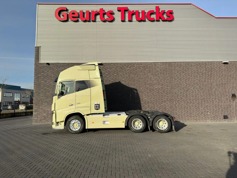 Volvo FH 16.750 6X4 XXL CABINE TREKKER/SZM/TRACTOR - Nyergesvontató: 1 kép. Volvo FH 16.750 6X4 XXL CABINE TREKKER/SZM/TRACTOR - Nyergesvontató: 1 kép.