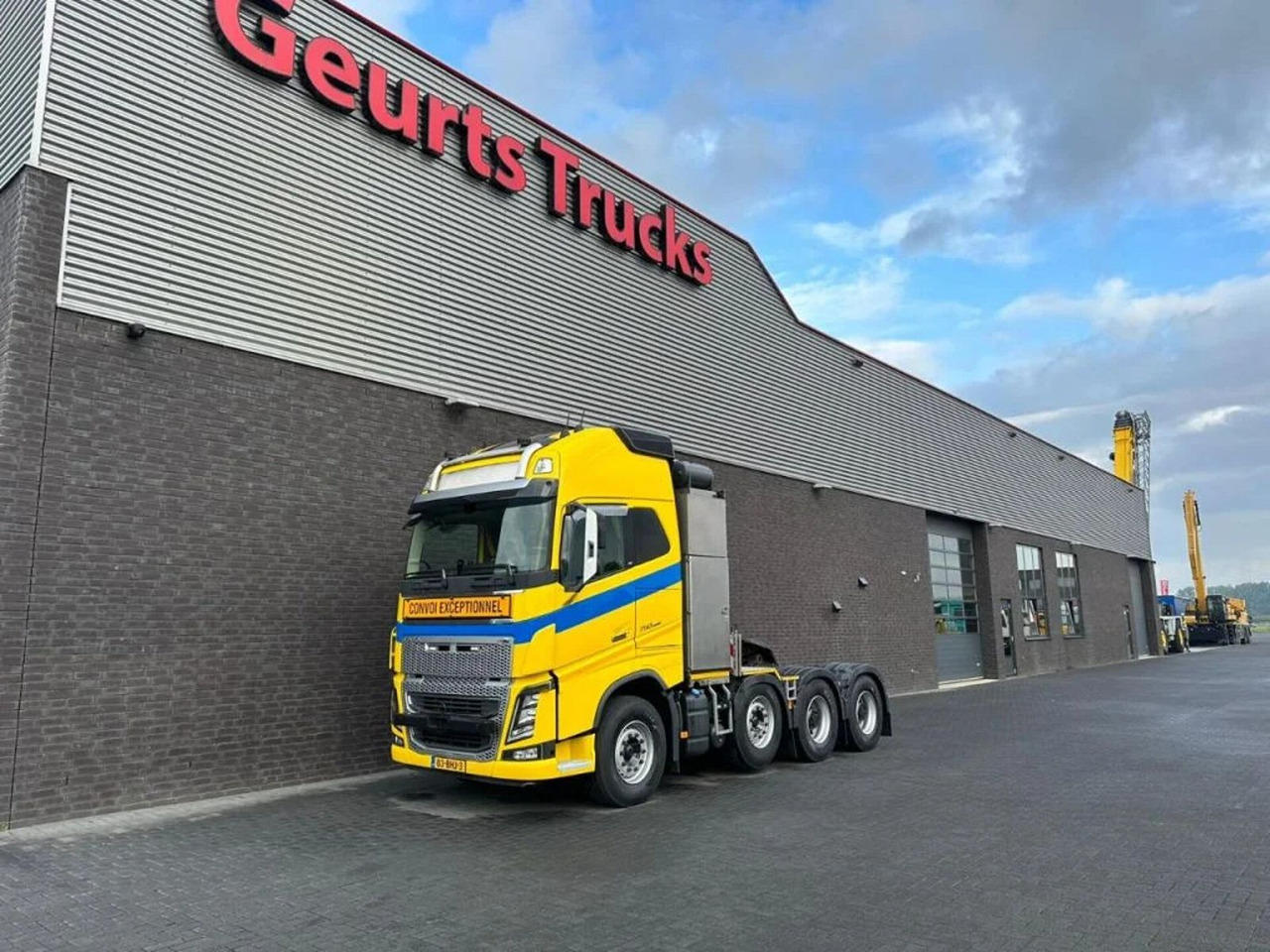 Volvo FH 16.750 8X4 HEAVY DUTY TRACTOR/SZM/TREKKER - Nyergesvontató: 2 kép. Volvo FH 16.750 8X4 HEAVY DUTY TRACTOR/SZM/TREKKER - Nyergesvontató: 2 kép.