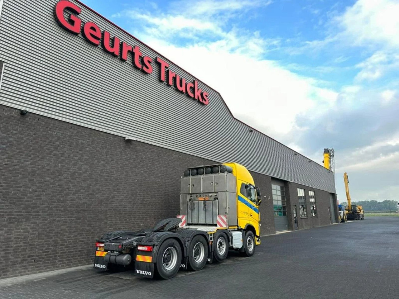 Volvo FH 16.750 8X4 HEAVY DUTY TRACTOR/SZM/TREKKER - Nyergesvontató: 5 kép. Volvo FH 16.750 8X4 HEAVY DUTY TRACTOR/SZM/TREKKER - Nyergesvontató: 5 kép.