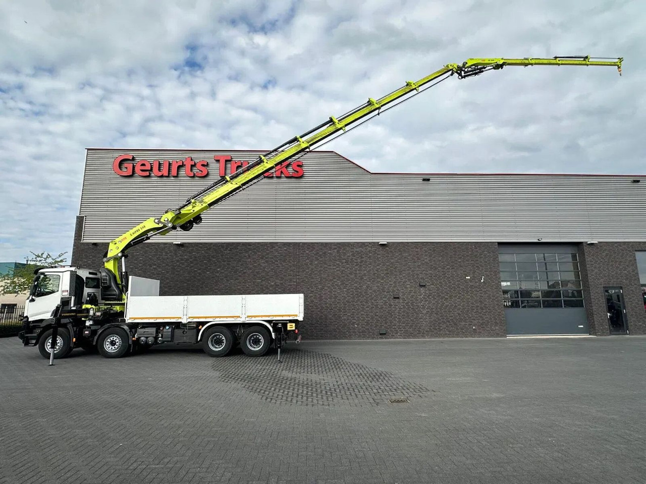 Renault C460 8X4 + HIAB X-HIPRO 548 E-7 MET JIB KRAAN / - Darus autó: 1 kép. Renault C460 8X4 + HIAB X-HIPRO 548 E-7 MET JIB KRAAN / - Darus autó: 1 kép.