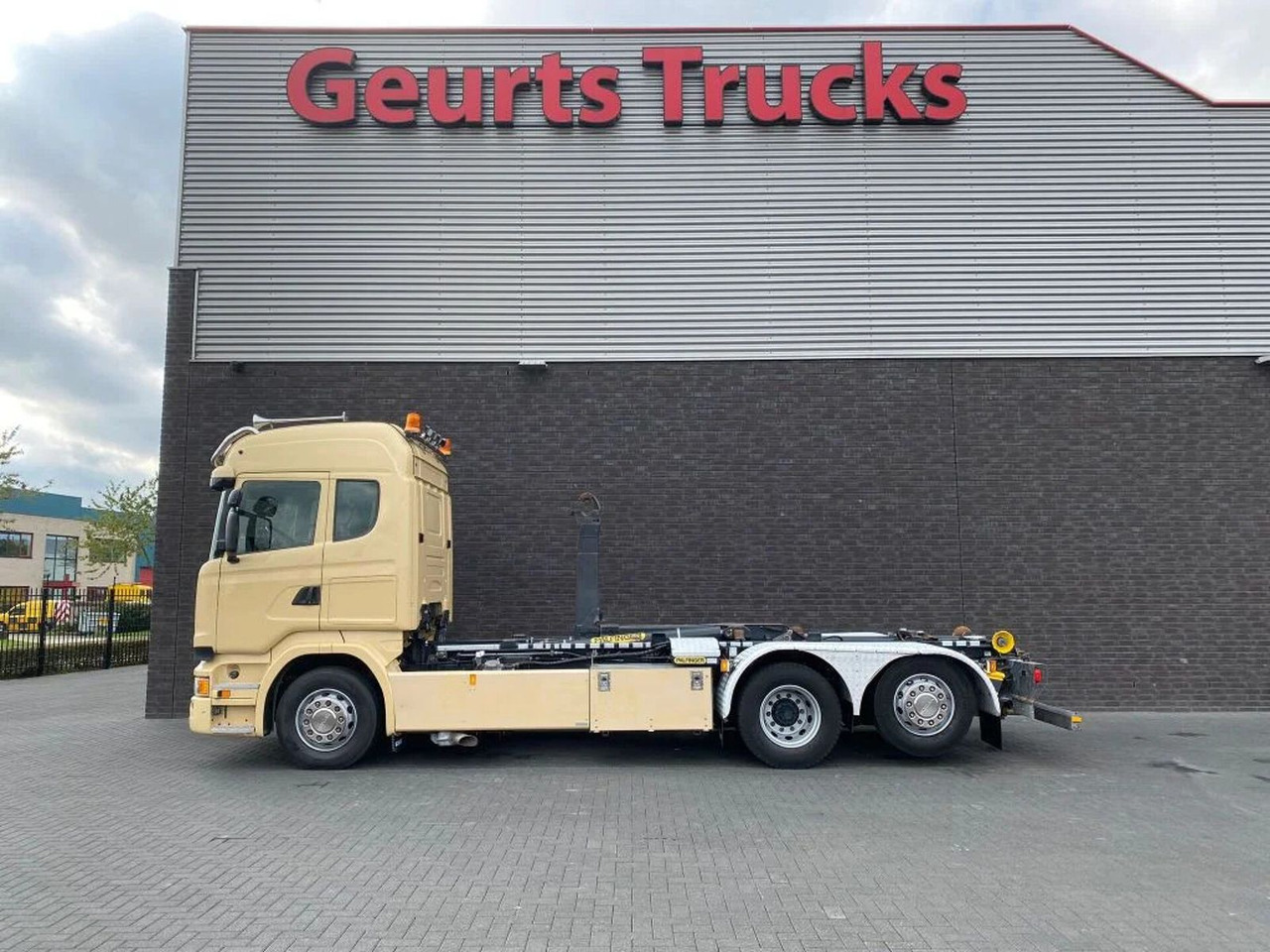 Scania R450 6X2 + PALFINGER HAAKARMSYSTEEM/ABROLLKIPPER - Horgos rakodó teherautó: 2 kép. Scania R450 6X2 + PALFINGER HAAKARMSYSTEEM/ABROLLKIPPER - Horgos rakodó teherautó: 2 kép.