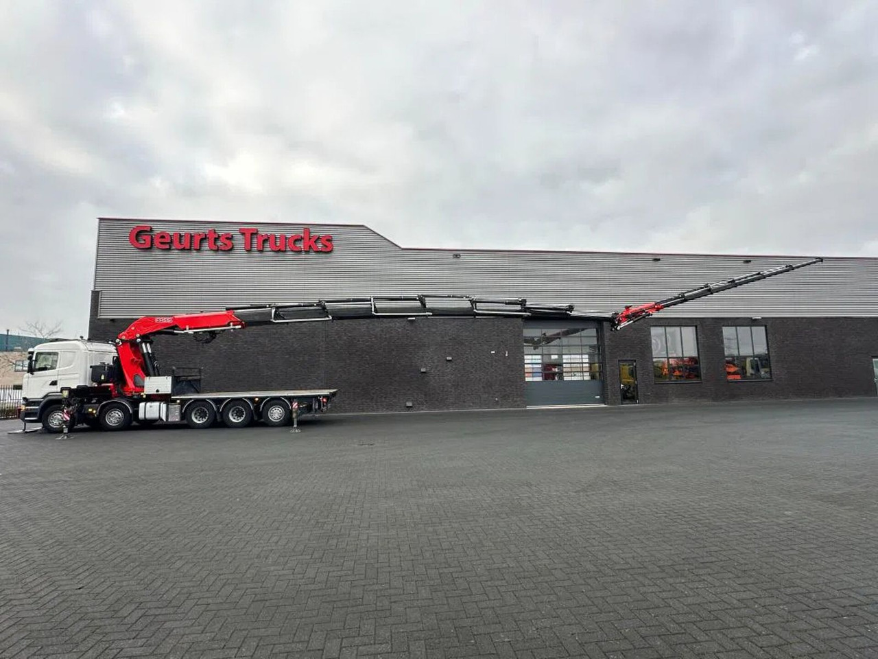 Scania R520 V8 10X4 TRIDEM + F1650RA.2.28 + JIB L816 KR - Darus autó: 3 kép. Scania R520 V8 10X4 TRIDEM + F1650RA.2.28 + JIB L816 KR - Darus autó: 3 kép.
