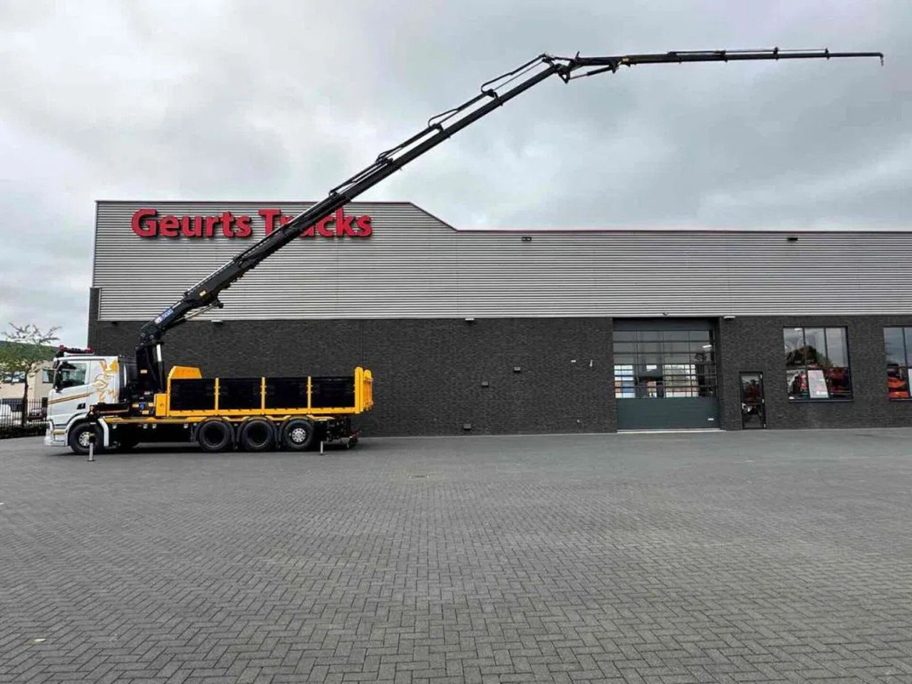 Scania R530 V8 NGS 8X4 TRIDEM MET HYVA 2Z KIPPER + HMF - Billenőplatós teherautó, Darus autó: 2 kép. Scania R530 V8 NGS 8X4 TRIDEM MET HYVA 2Z KIPPER + HMF - Billenőplatós teherautó, Darus autó: 2 kép.