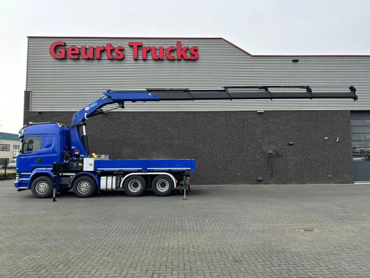 Scania R580 V8 8X4 TREKKER-BAKWAGEN COMBI + HMF 4020-K5 - Darus autó: 1 kép. Scania R580 V8 8X4 TREKKER-BAKWAGEN COMBI + HMF 4020-K5 - Darus autó: 1 kép.