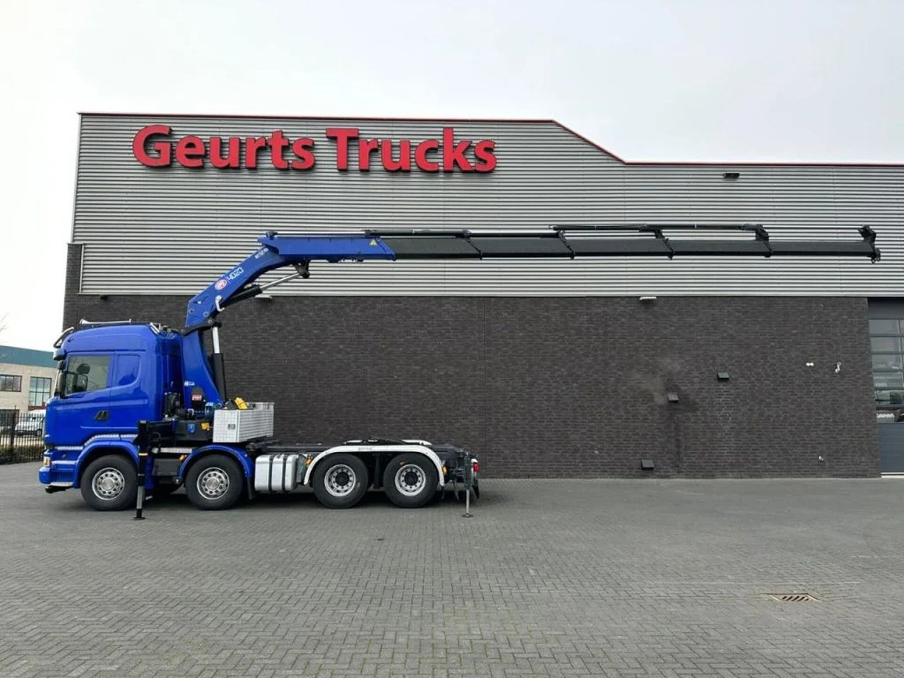 Scania R580 V8 8X4 TREKKER-BAKWAGEN COMBI + HMF 4020-K5 - Darus autó: 2 kép. Scania R580 V8 8X4 TREKKER-BAKWAGEN COMBI + HMF 4020-K5 - Darus autó: 2 kép.