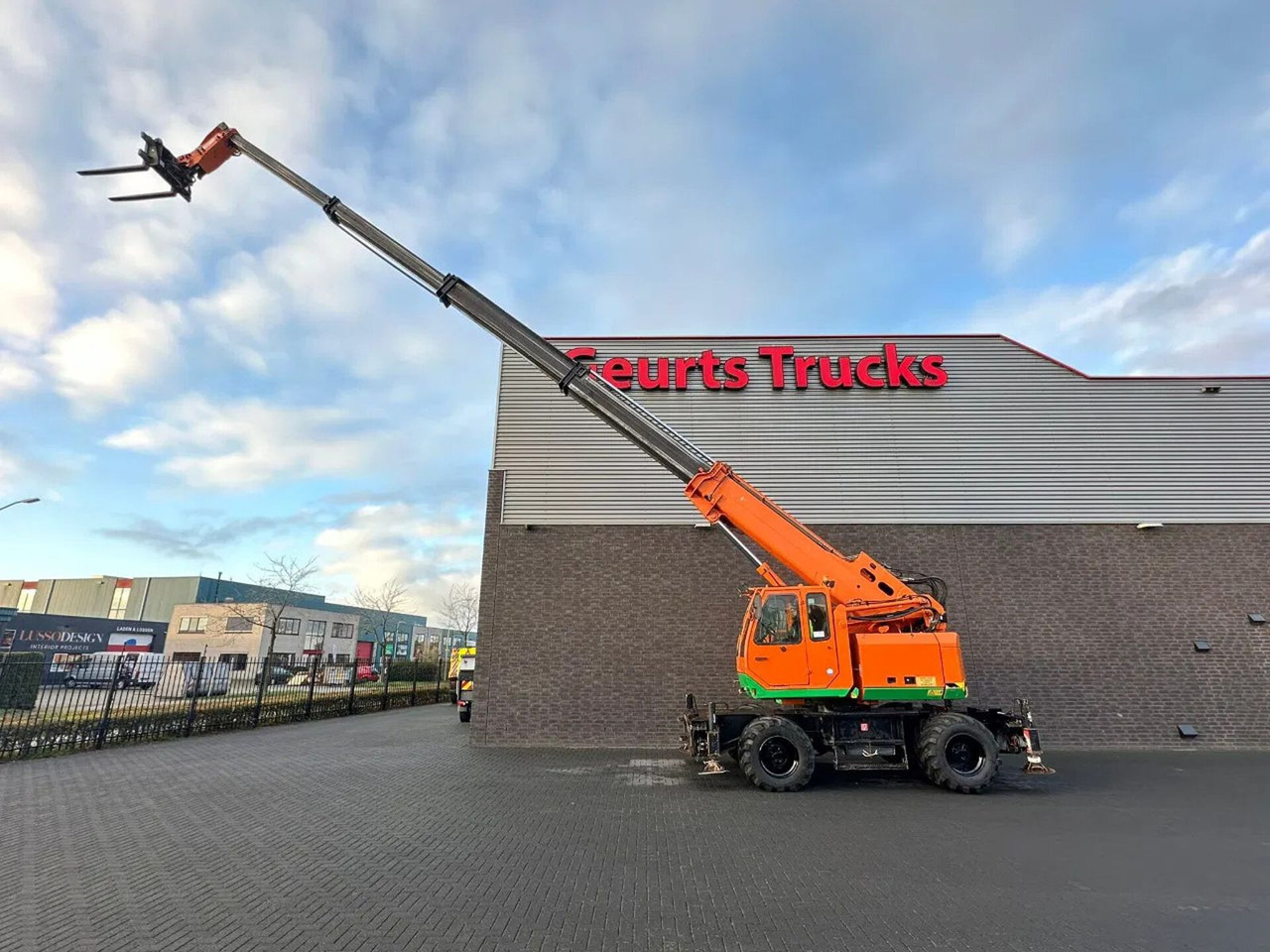 Sennebogen 608 MULTICRANE/ROUGH TERRAIN CRANE + JIB - Toronydaru: 1 kép. Sennebogen 608 MULTICRANE/ROUGH TERRAIN CRANE + JIB - Toronydaru: 1 kép.