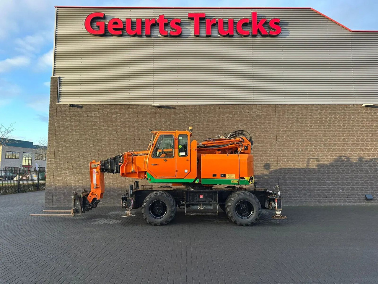 Sennebogen 608 MULTICRANE/ROUGH TERRAIN CRANE + JIB - Toronydaru: 4 kép. Sennebogen 608 MULTICRANE/ROUGH TERRAIN CRANE + JIB - Toronydaru: 4 kép.