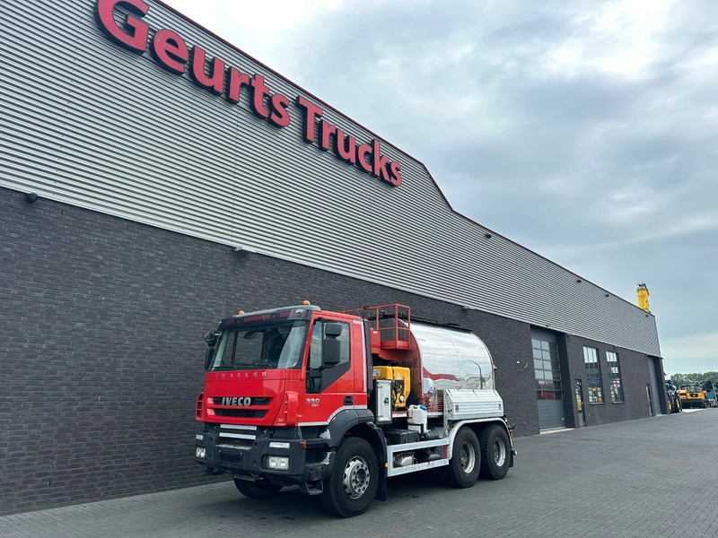 Iveco Trakker 330 6X4 LINNHOFF& HENNE AWÖL 600 6M3 ASFALTKOKER/ASPHALTKOCHER/ASFALTCOOKER/HEATER - Teherautó: 2 kép. Iveco Trakker 330 6X4 LINNHOFF& HENNE AWÖL 600 6M3 ASFALTKOKER/ASPHALTKOCHER/ASFALTCOOKER/HEATER - Teherautó: 2 kép.