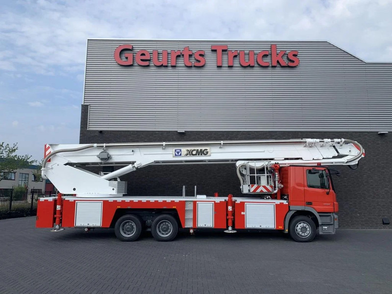 Mercedes-Benz Actros 3332 6X4 XCMG DG53C FIRE FIGTHING PLATFORM 53 METER - Teherautó: 4 kép. Mercedes-Benz Actros 3332 6X4 XCMG DG53C FIRE FIGTHING PLATFORM 53 METER - Teherautó: 4 kép.