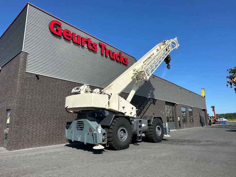 Terex RT130 ROUGH TERRAIN CRANE + JIB - Terepjáró mobil daru: 5 kép. Terex RT130 ROUGH TERRAIN CRANE + JIB - Terepjáró mobil daru: 5 kép.