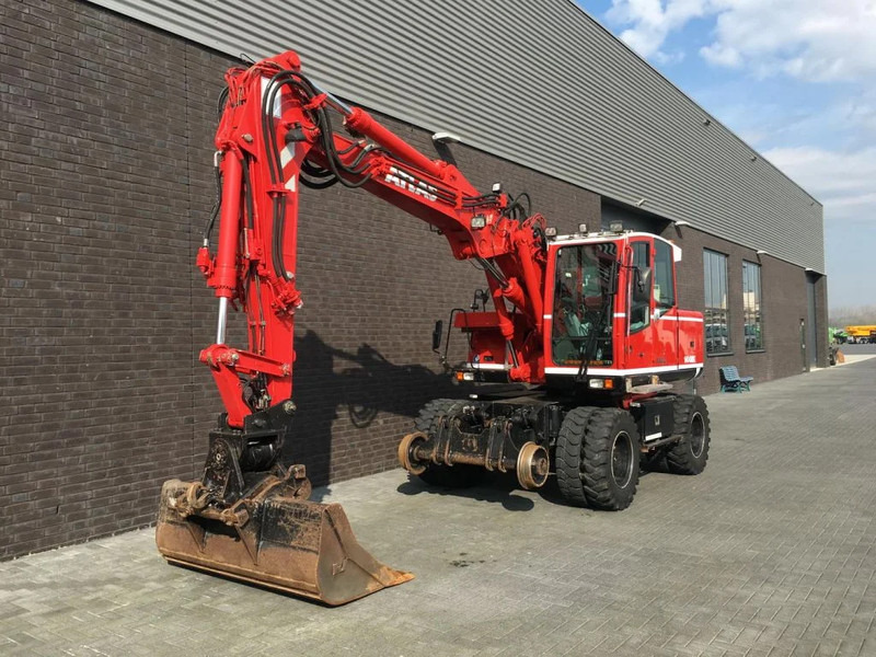 Terex TW 160 SR RAILWAY EXAVATOR - Gumikerekes kotró: 2 kép. Terex TW 160 SR RAILWAY EXAVATOR - Gumikerekes kotró: 2 kép.