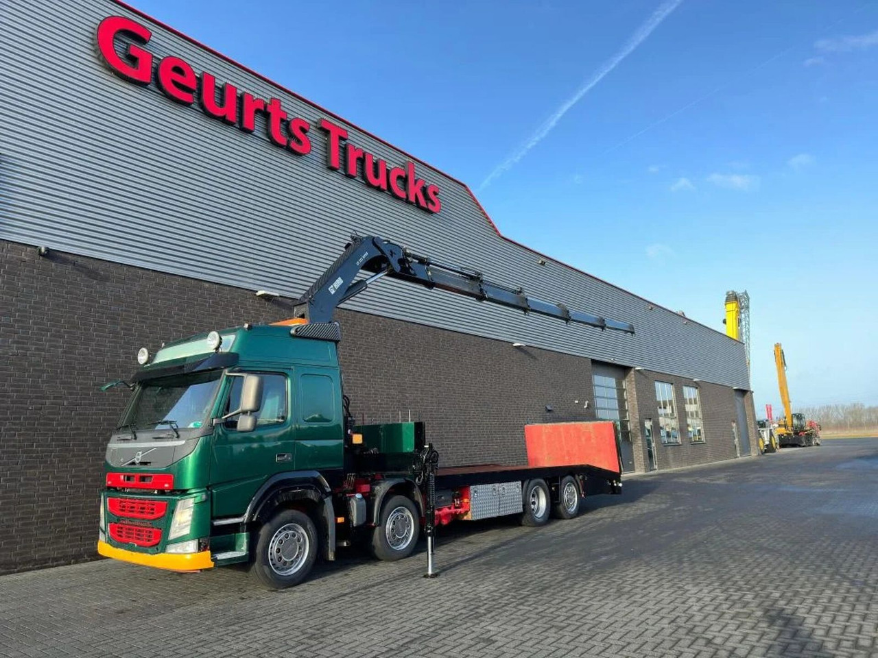 Volvo FM 500 8X2 OPRIJWAGEN/MACHINE TRANSPORTER + HIAB - Darus autó: 2 kép. Volvo FM 500 8X2 OPRIJWAGEN/MACHINE TRANSPORTER + HIAB - Darus autó: 2 kép.