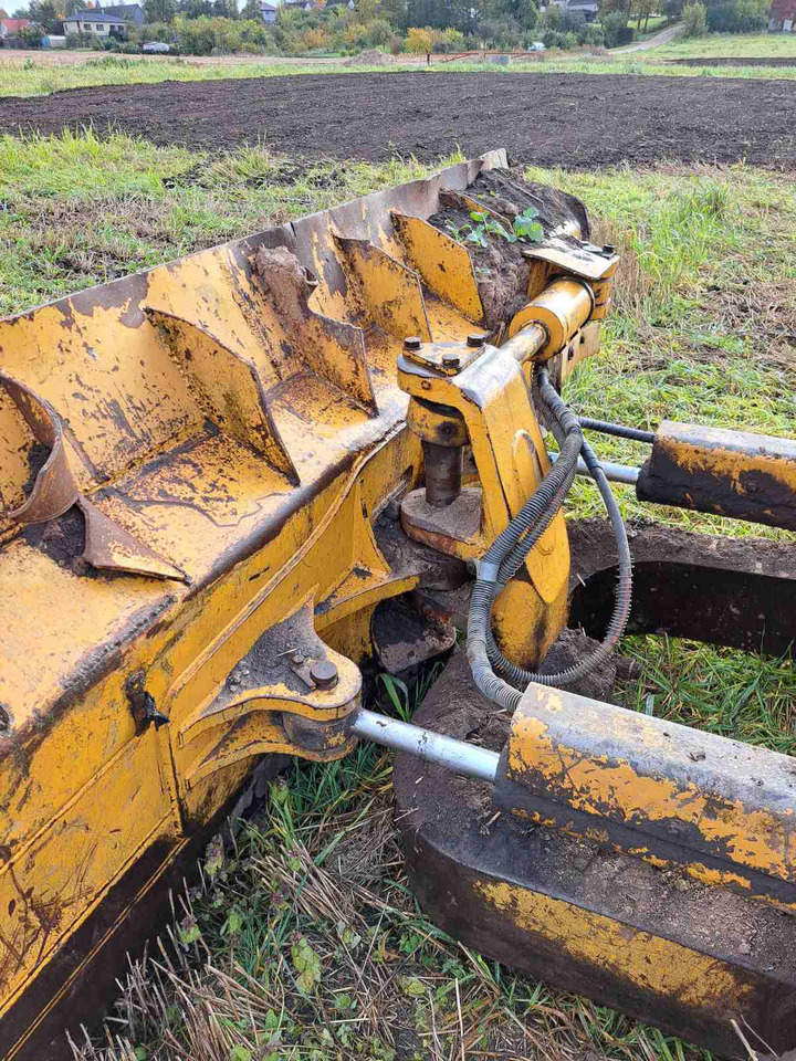 CATERPILLAR D5 M - Buldózer: 5 kép. CATERPILLAR D5 M - Buldózer: 5 kép.