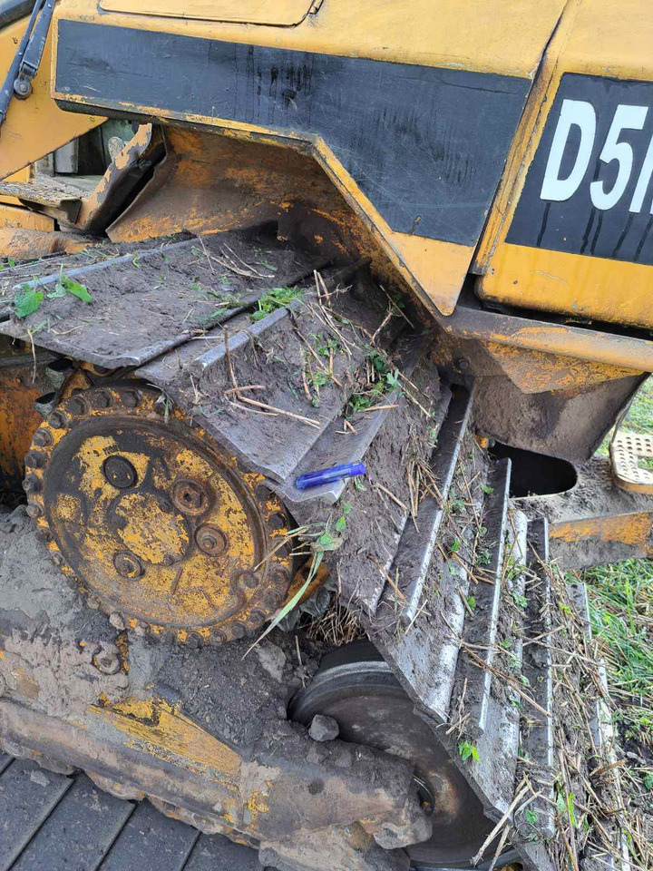 CATERPILLAR D5 M - Buldózer: 4 kép. CATERPILLAR D5 M - Buldózer: 4 kép.