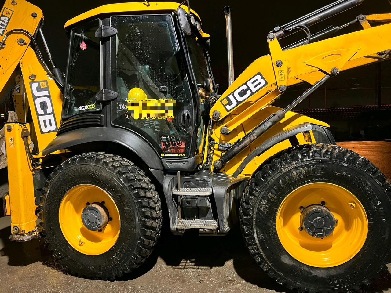 JCB 4CX - Kotrórakodó: 3 kép. JCB 4CX - Kotrórakodó: 3 kép.