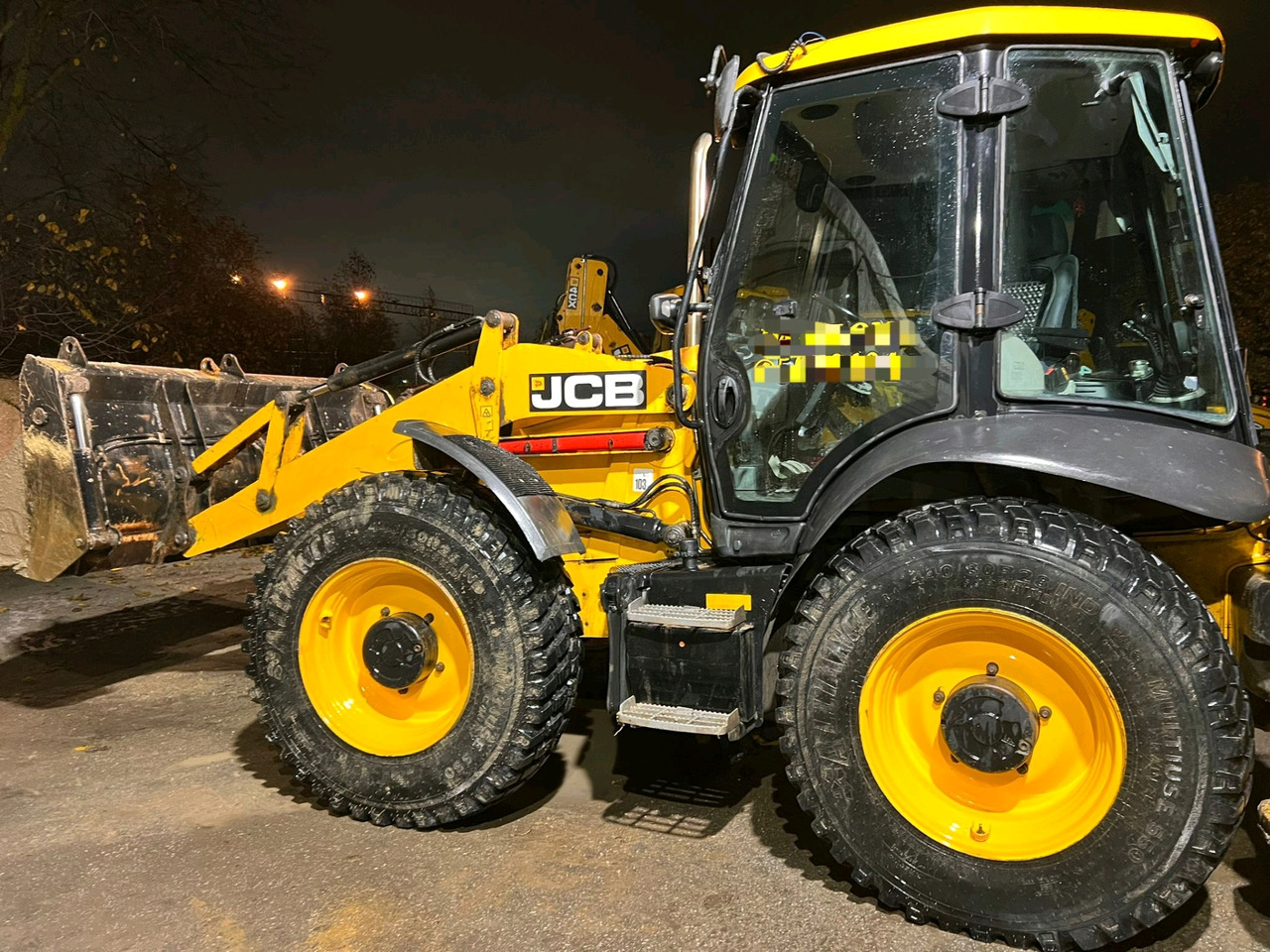 JCB 4CX - Kotrórakodó: 2 kép. JCB 4CX - Kotrórakodó: 2 kép.