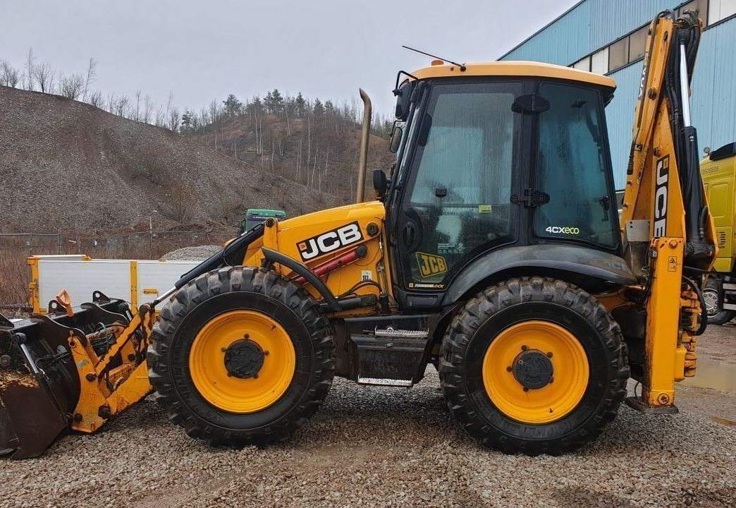 JCB 4CX - Kotrórakodó: 4 kép. JCB 4CX - Kotrórakodó: 4 kép.