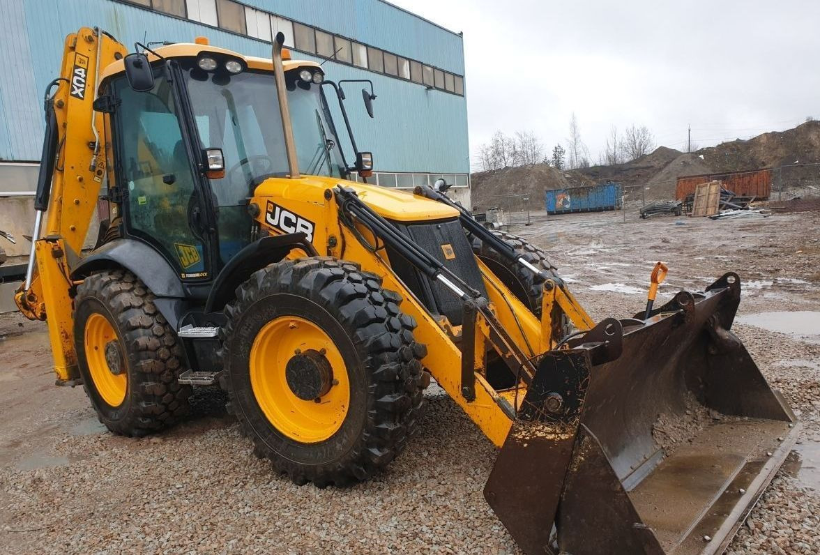 JCB 4CX - Kotrórakodó: 1 kép. JCB 4CX - Kotrórakodó: 1 kép.