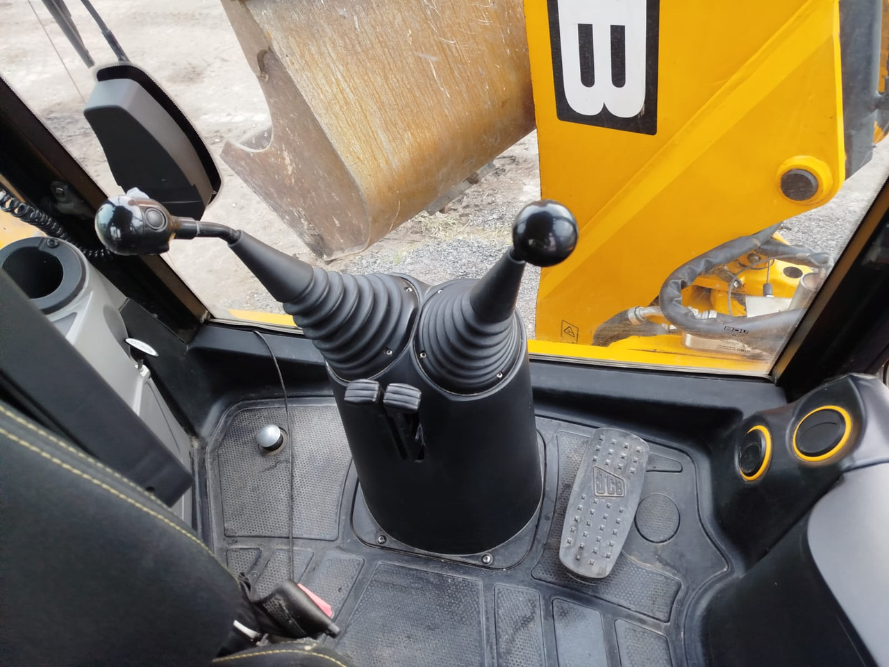 JCB 4cx - Kotrórakodó: 5 kép. JCB 4cx - Kotrórakodó: 5 kép.